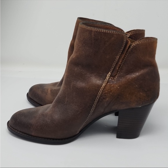 Söfft Wera Beautiful Brown Distressed Leather Ankle Boots w/ Heel. 8 - Picture 2 of 7